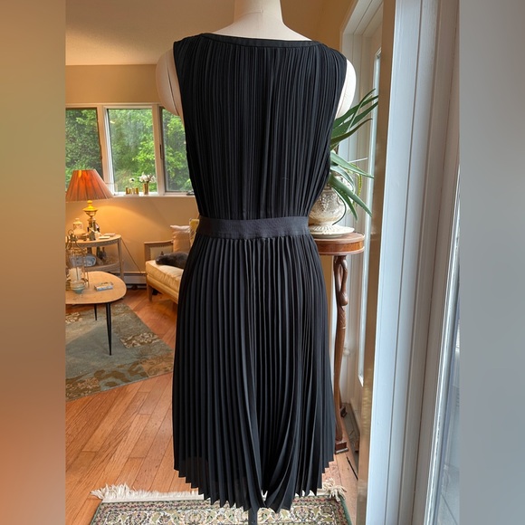 DKNY Black Pleated Midi Sheath Dress Medium Cocktail Fit Flare Evening Formal - Picture 5 of 8